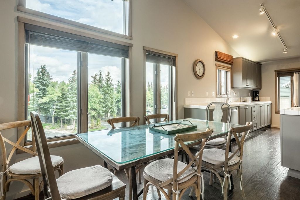 Photo of 956 Fairway Circle #956, Mammoth Lakes, CA 93546 (MLS # 250700)