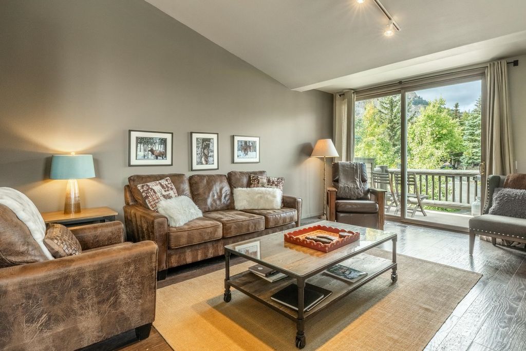 Photo of 956 Fairway Circle #956, Mammoth Lakes, CA 93546 (MLS # 250700)