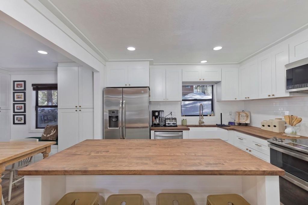 Photo of 99 Mill St, Mammoth Lakes, CA 93546 (MLS # 250145)