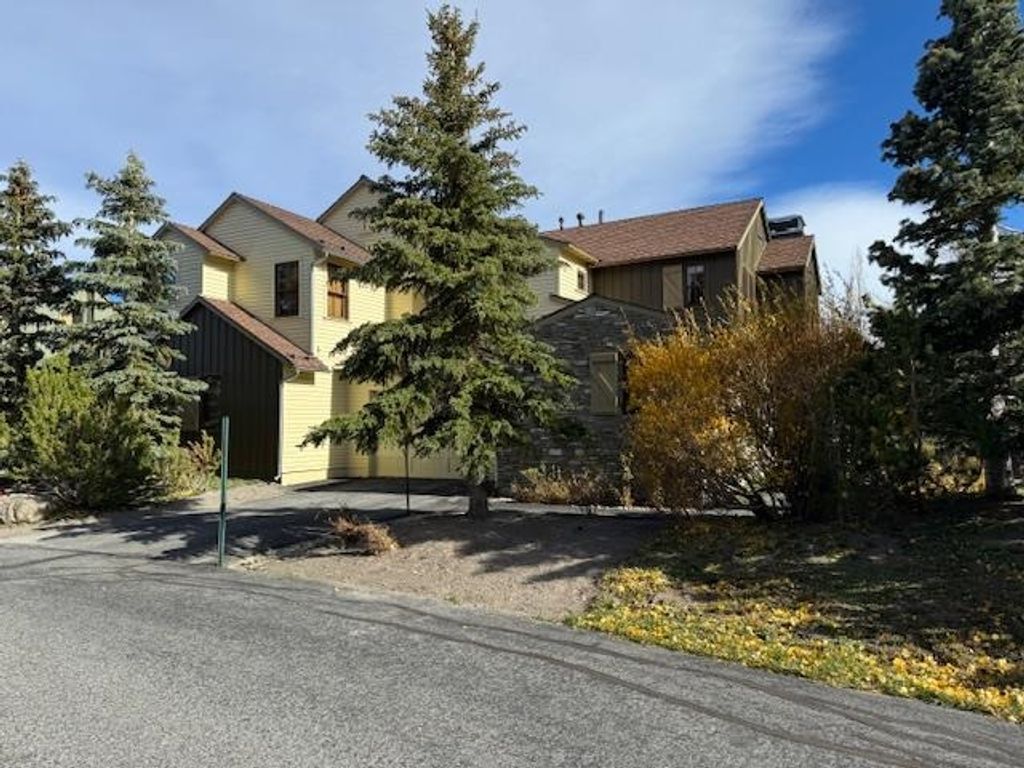 Photo of 1172 Pyramid Peak Dr #1172, Mammoth Lakes, CA 93546 (MLS # 250737)