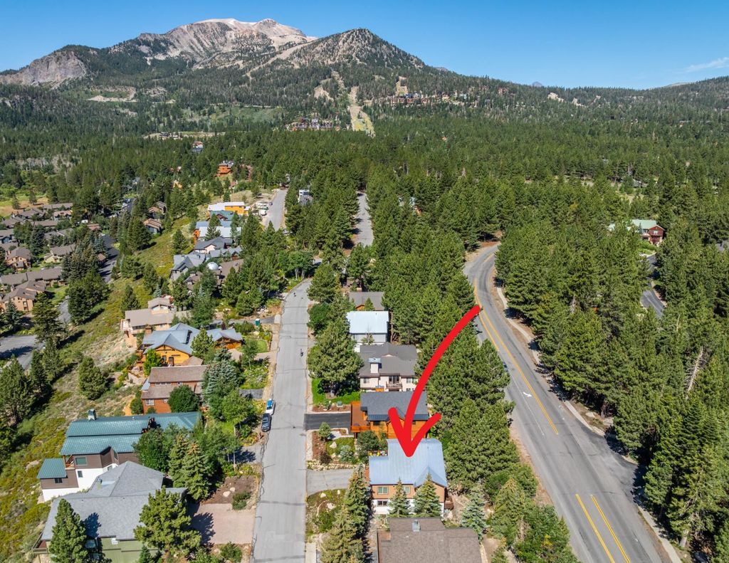 Photo of 78 Ridge Way, Mammoth Lakes, CA 93546 (MLS # 250561)