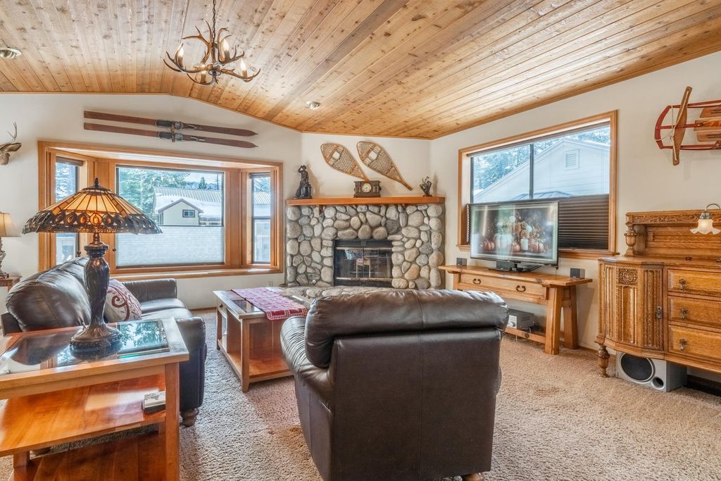 Photo of 157 Beaver Trl, Mammoth Lakes, CA 93546 (MLS # 250724)