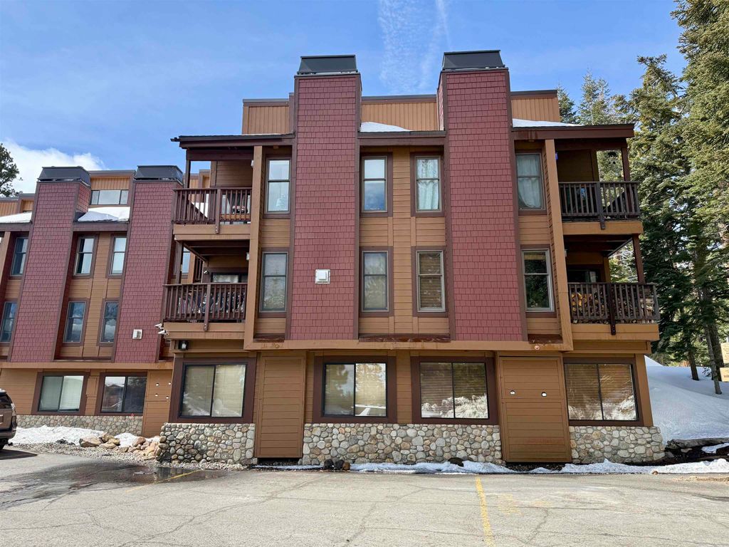 Photo of 194 Hillside Drive #40, Mammoth Lakes, CA 93546 (MLS # 250710)
