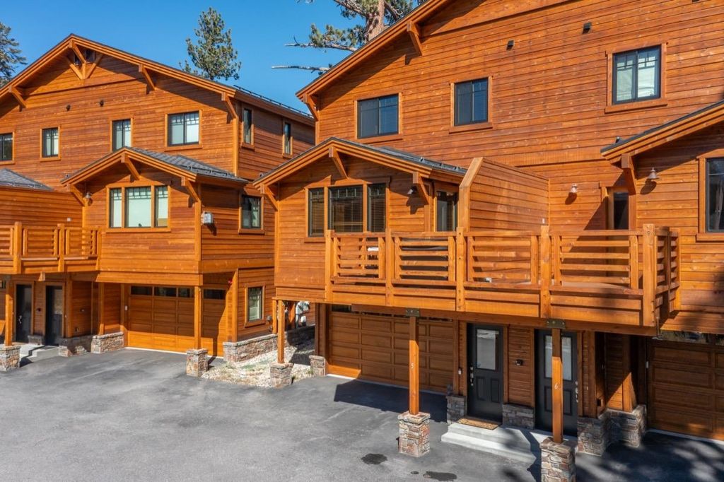 Photo of 125 Lakeview Blvd #5, Mammoth Lakes, CA 93546 (MLS # 250711)