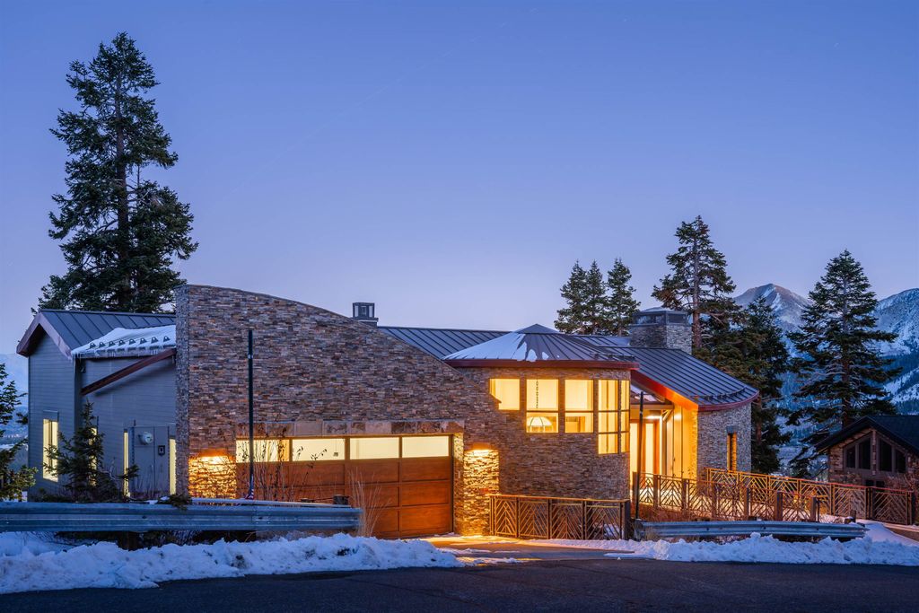 Photo of 37 Bridges Lane, Mammoth Lakes, CA 93546 (MLS # 240048)