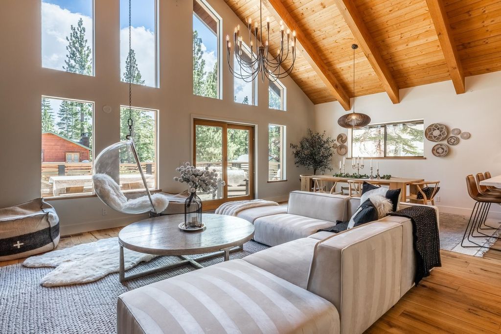 Photo of 490 Hillside Drive, Mammoth Lakes, CA 93546 (MLS # 250717)