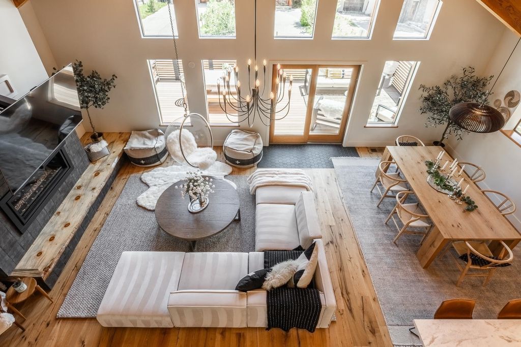 Photo of 490 Hillside Drive, Mammoth Lakes, CA 93546 (MLS # 250717)