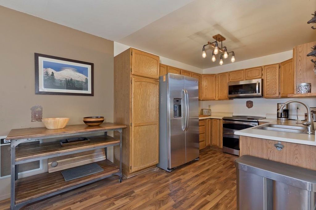 Photo of 119 Lake Manor Pl #27, Crowley Lake, CA 93546 (MLS # 250685)