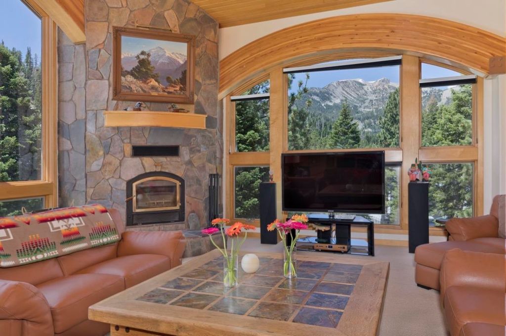 Photo of 92 Garnet St, Mammoth Lakes, CA 93546 (MLS # 250564)