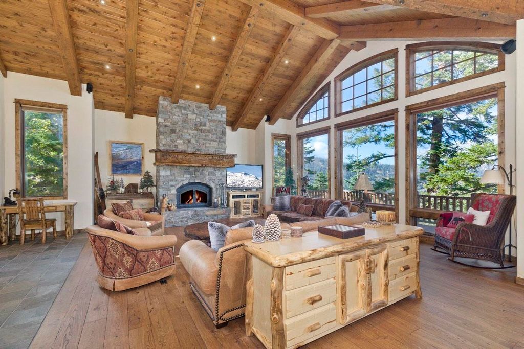 Photo of 445 Fir St, Mammoth Lakes, CA 93546 (MLS # 250704)