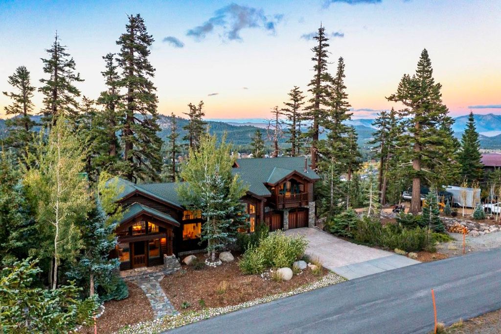 Photo of 445 Fir St, Mammoth Lakes, CA 93546 (MLS # 250704)