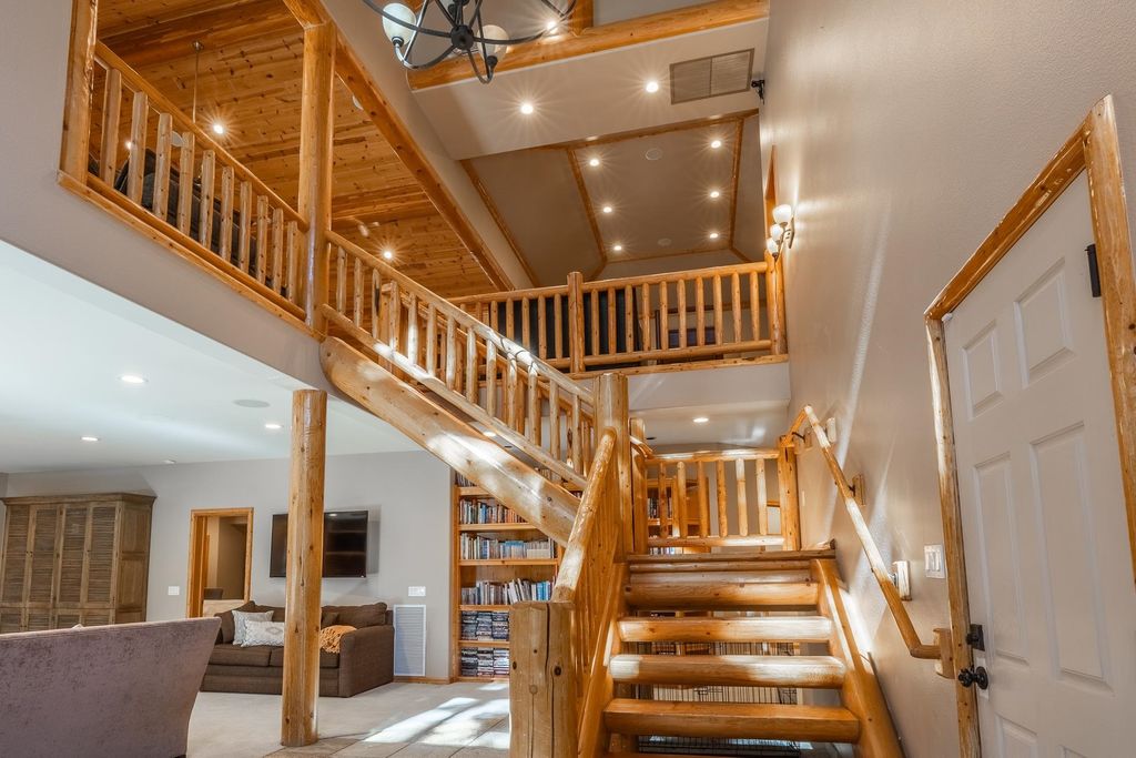 Photo of 19 Evening Star Dr, Mammoth Lakes, CA 93546 (MLS # 250546)