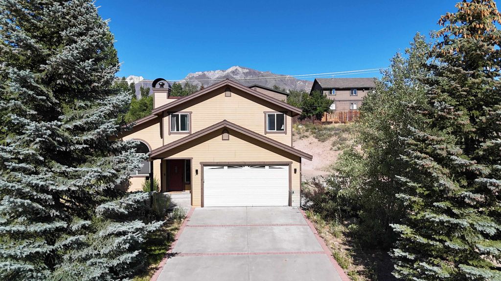 Photo of 71 Sierra Springs Dr, Crowley Lake, CA 93546 (MLS # 250552)