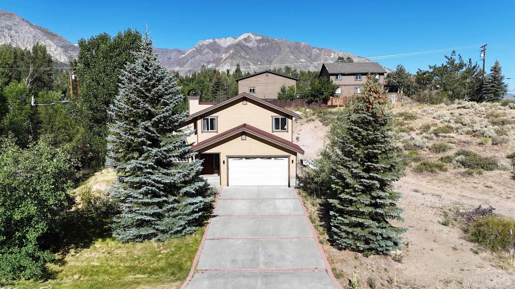 Photo of 71 Sierra Springs Dr, Crowley Lake, CA 93546 (MLS # 250552)