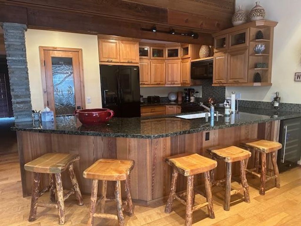 Photo of 19 Villa Vista #5 Drive, Mammoth Lakes, CA 93546 (MLS # 250658)