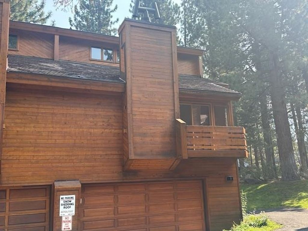 Photo of 19 Villa Vista #5 Drive, Mammoth Lakes, CA 93546 (MLS # 250658)