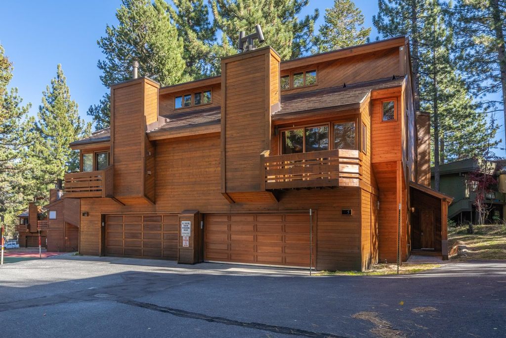 Photo of 19 Villa Vista #5 Drive, Mammoth Lakes, CA 93546 (MLS # 250658)