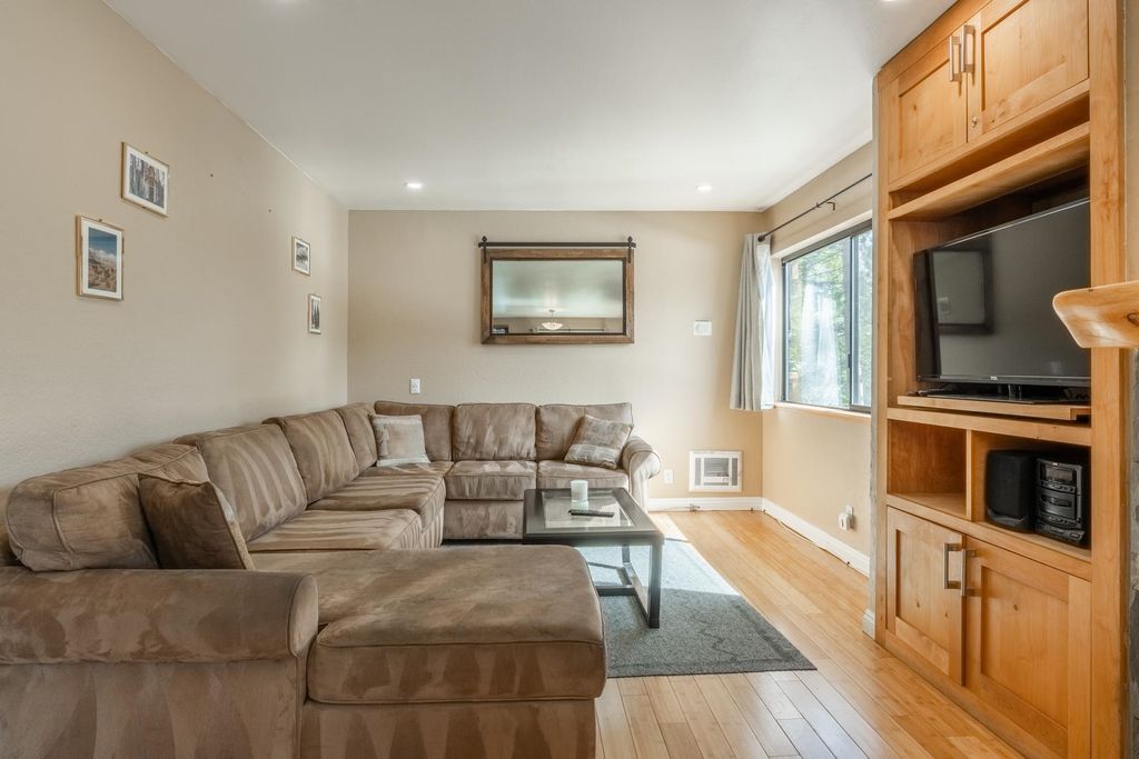 Photo of 248 Mammoth Slopes Dr. #32, Mammoth Lakes, CA 93546 (MLS # 250126)