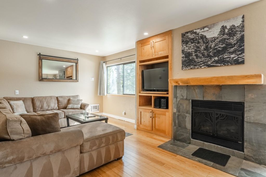 Photo of 248 Mammoth Slopes Dr. #32, Mammoth Lakes, CA 93546 (MLS # 250126)