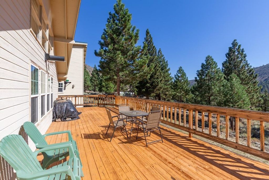 Photo of 32 Matterhorn Dr, Bridgeport, CA 93517 (MLS # 250693)