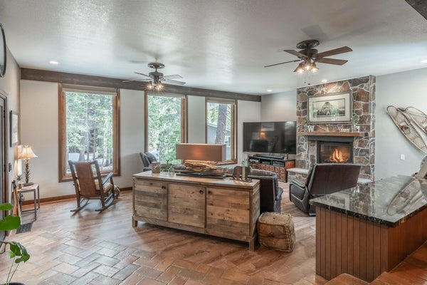 139 RIDGECREST DR, MAMMOTH LAKES, CA 93546 - Image f3ff6d3be3db9c163edf37dc3bbe4526/623835211