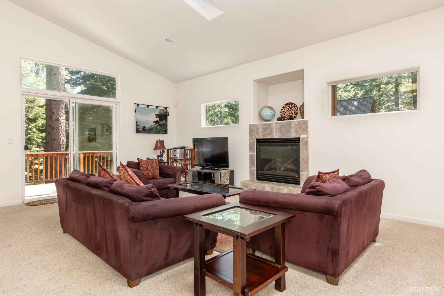 South Lake Tahoe, California 96150, United States, 3 Bedrooms Bedrooms, ,3 BathroomsBathrooms,Residential,Pending,50300