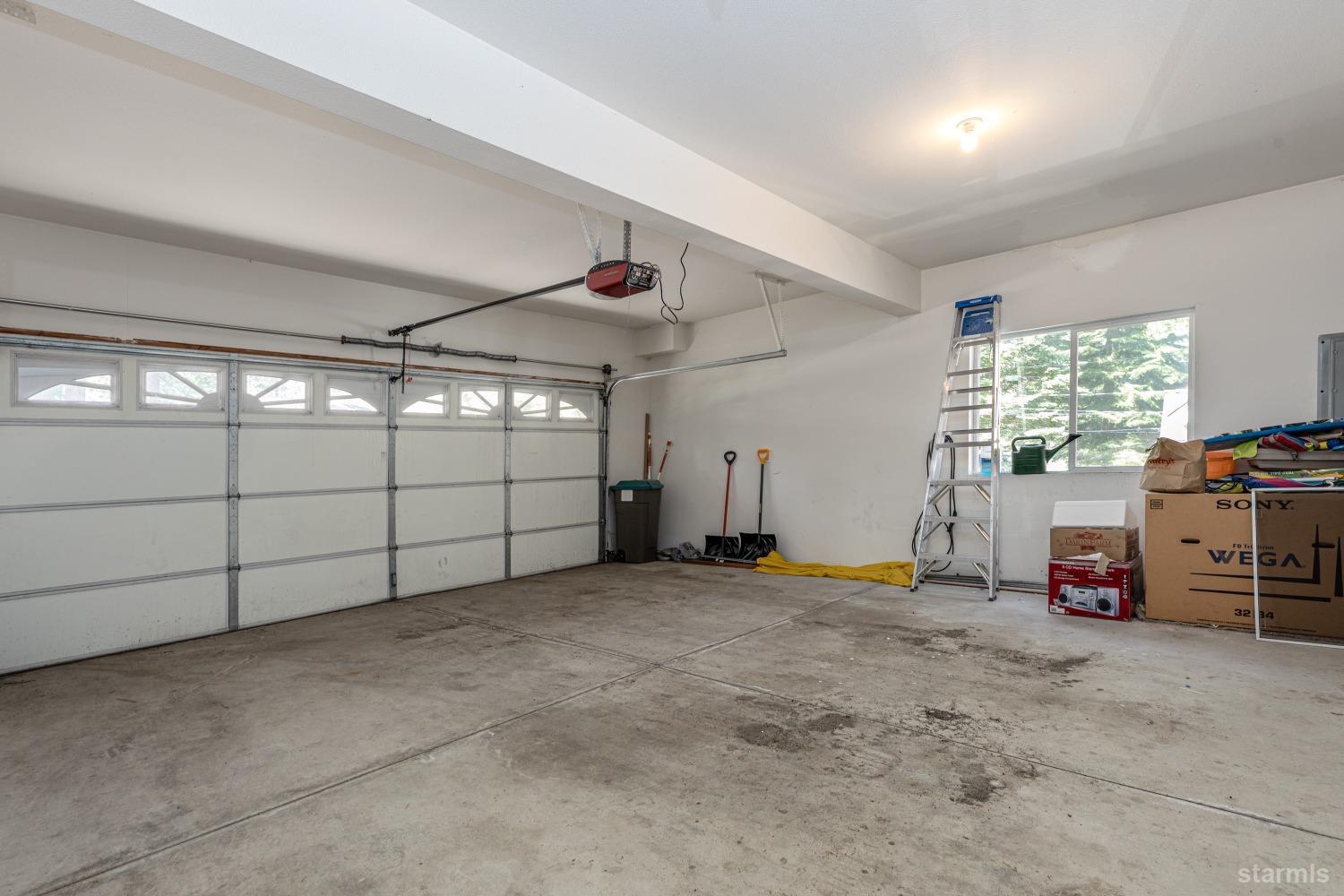 South Lake Tahoe, California 96150, United States, 3 Bedrooms Bedrooms, ,3 BathroomsBathrooms,Residential,Pending,50300