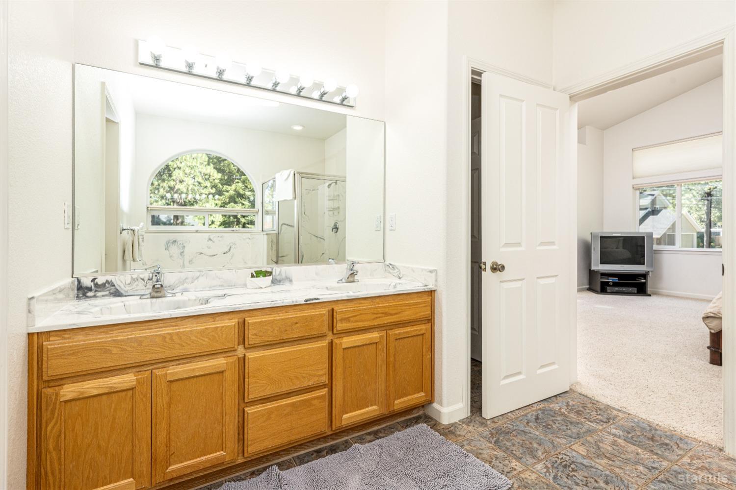 South Lake Tahoe, California 96150, United States, 3 Bedrooms Bedrooms, ,3 BathroomsBathrooms,Residential,Pending,50300