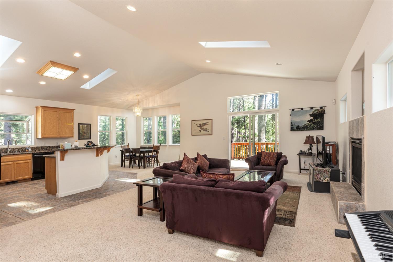 South Lake Tahoe, California 96150, United States, 3 Bedrooms Bedrooms, ,3 BathroomsBathrooms,Residential,Pending,50300