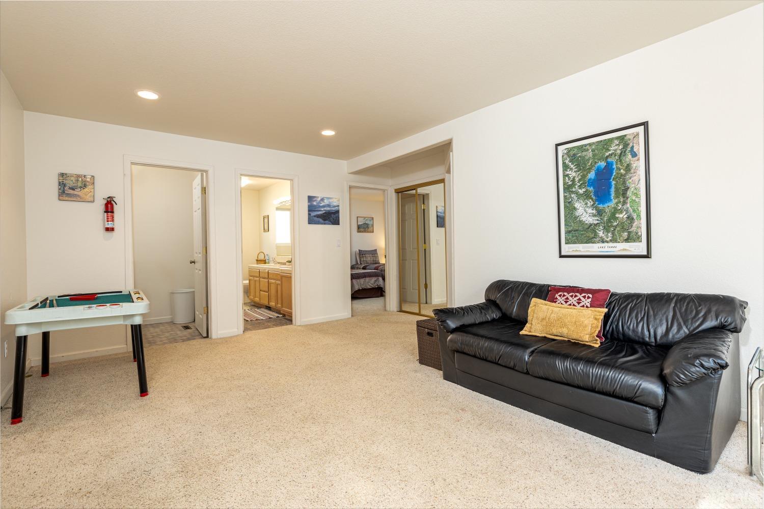 South Lake Tahoe, California 96150, United States, 3 Bedrooms Bedrooms, ,3 BathroomsBathrooms,Residential,Pending,50300