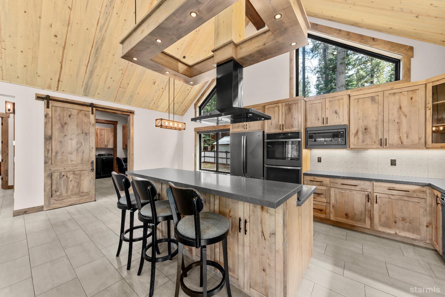 1645 Iroquois Circle