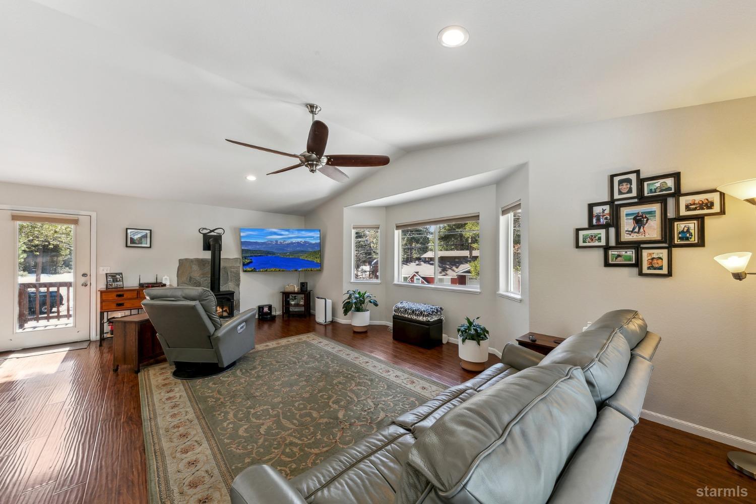 South Lake Tahoe, California 96150, United States, 3 Bedrooms Bedrooms, ,3 BathroomsBathrooms,Residential,Pending,83854