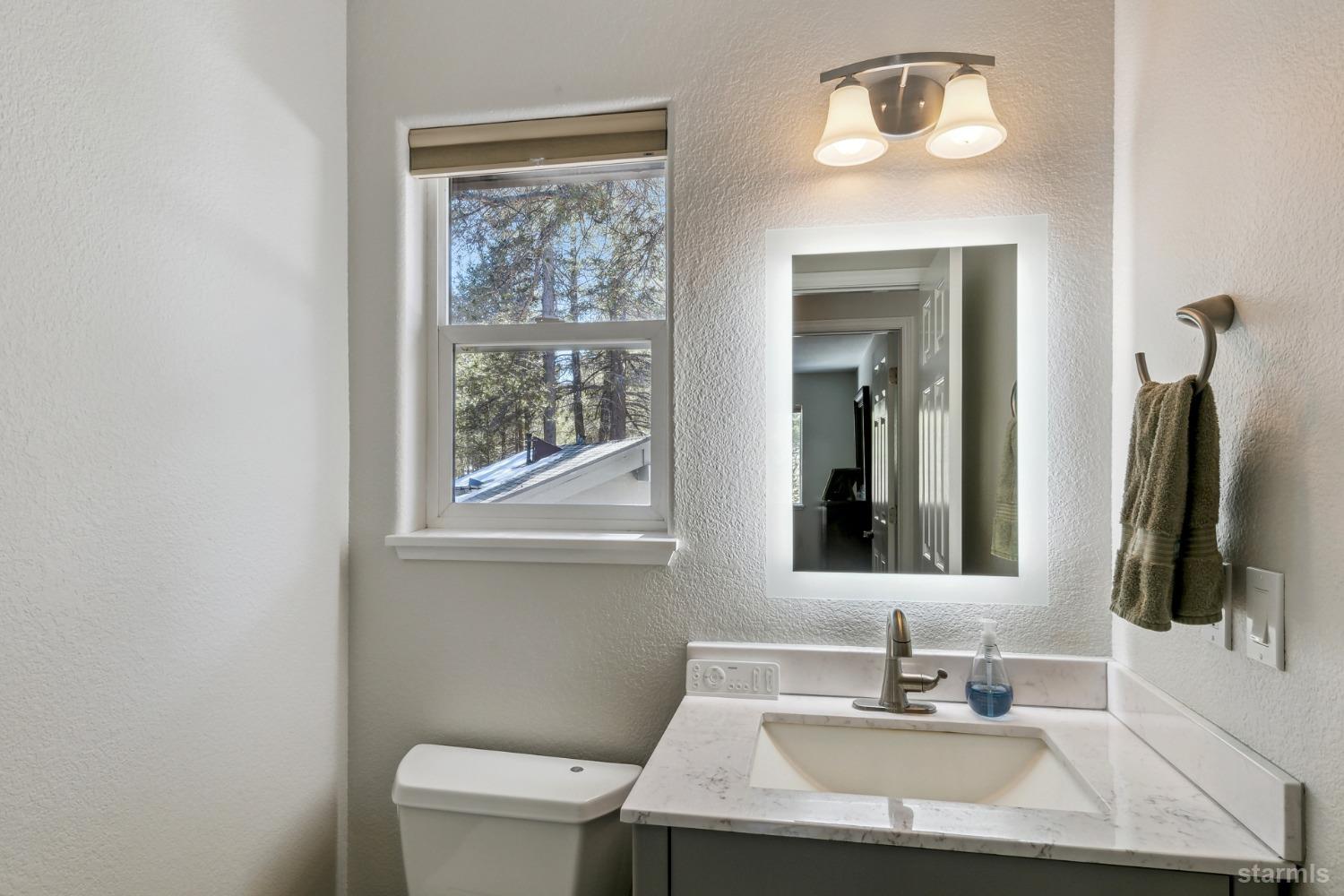 South Lake Tahoe, California 96150, United States, 3 Bedrooms Bedrooms, ,3 BathroomsBathrooms,Residential,Pending,83854