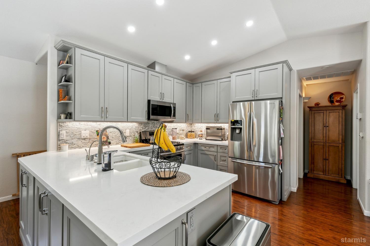 South Lake Tahoe, California 96150, United States, 3 Bedrooms Bedrooms, ,3 BathroomsBathrooms,Residential,Pending,83854