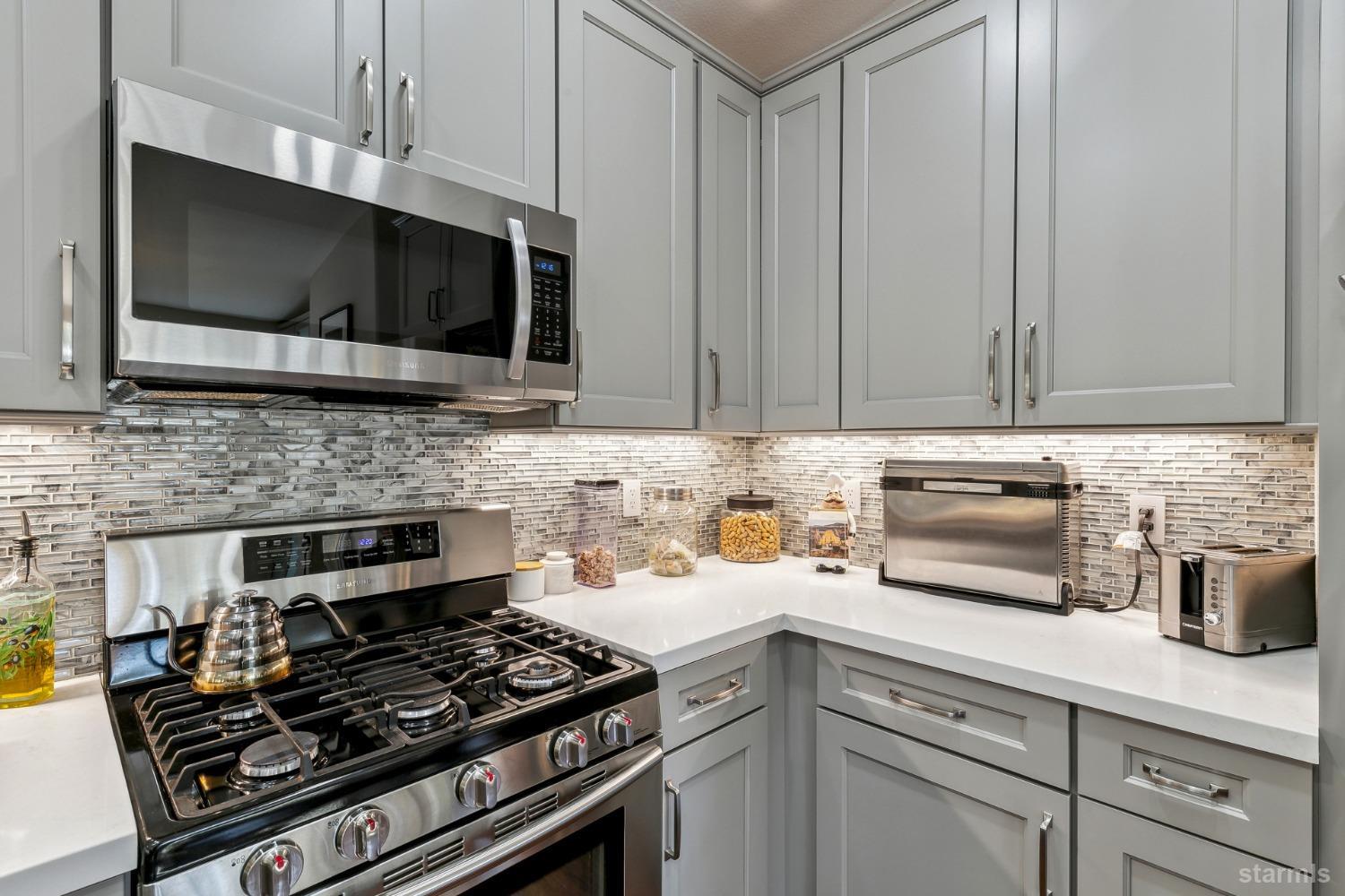 South Lake Tahoe, California 96150, United States, 3 Bedrooms Bedrooms, ,3 BathroomsBathrooms,Residential,Pending,83854