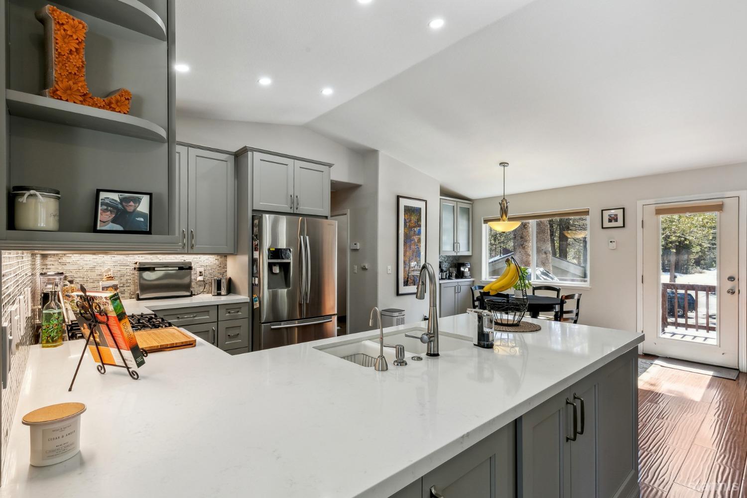 South Lake Tahoe, California 96150, United States, 3 Bedrooms Bedrooms, ,3 BathroomsBathrooms,Residential,Pending,83854