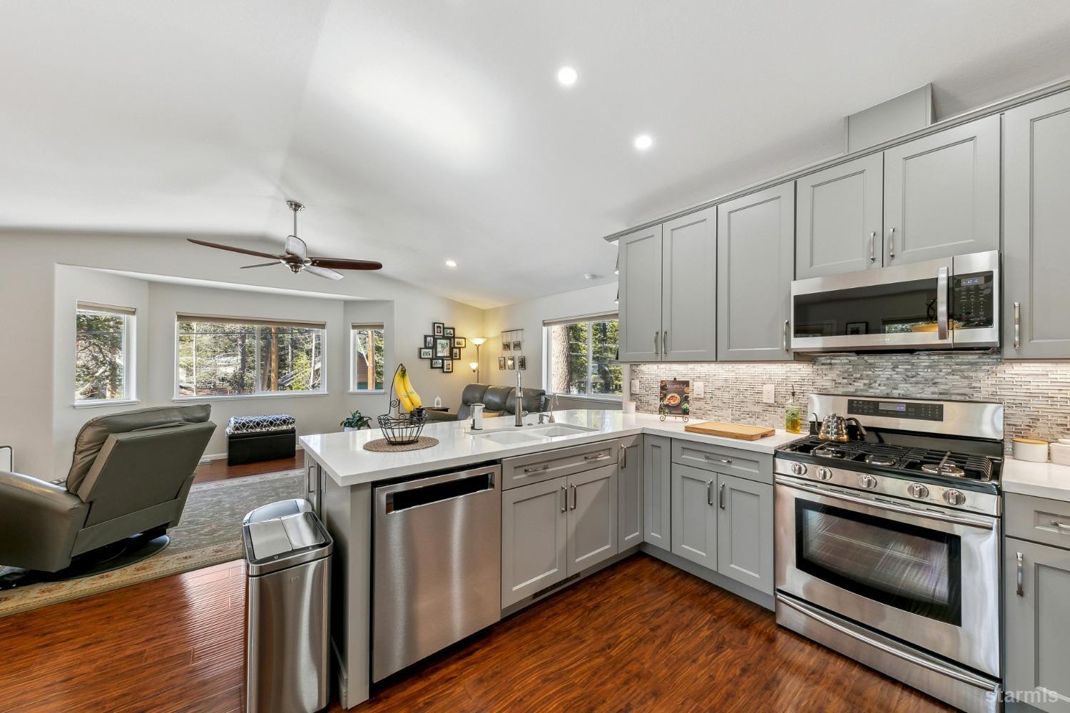 South Lake Tahoe, California 96150, United States, 3 Bedrooms Bedrooms, ,3 BathroomsBathrooms,Residential,Pending,83854