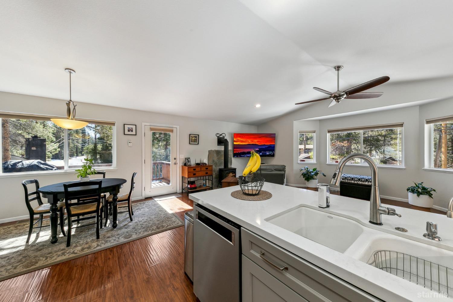 South Lake Tahoe, California 96150, United States, 3 Bedrooms Bedrooms, ,3 BathroomsBathrooms,Residential,Pending,83854