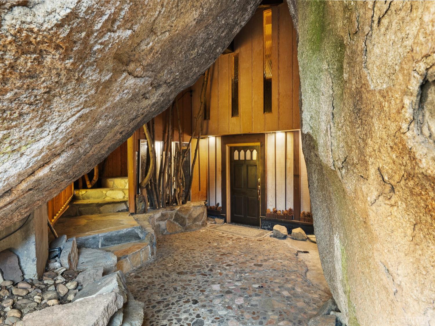 1082 Mountain Canary Drive