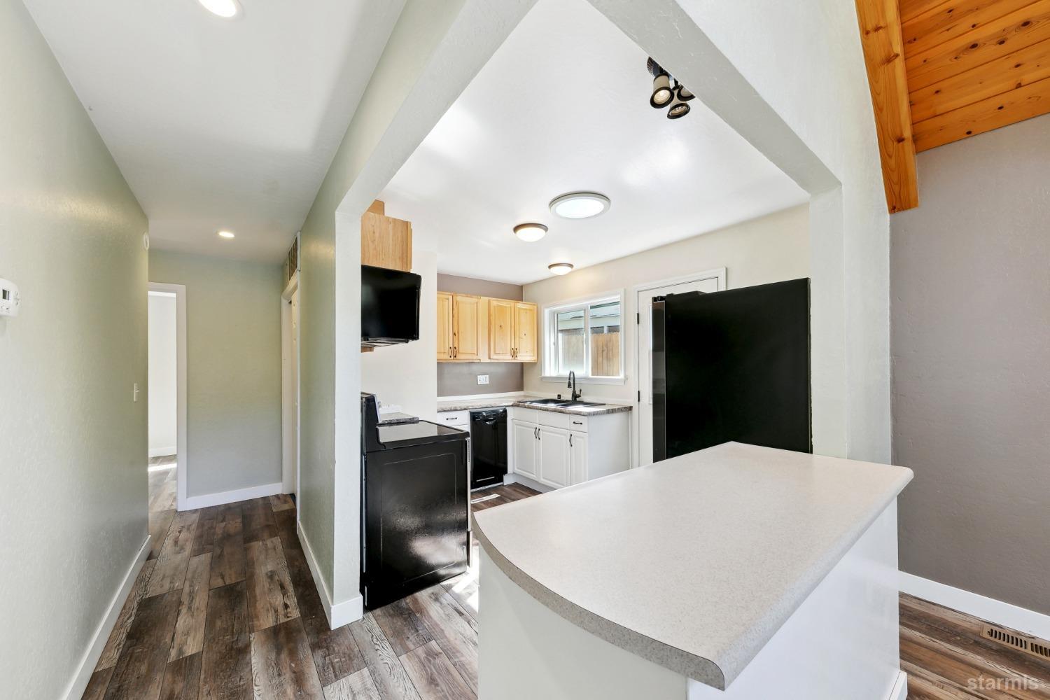 South Lake Tahoe, California 96150, United States, 3 Bedrooms Bedrooms, ,2 BathroomsBathrooms,Residential,Active,96934