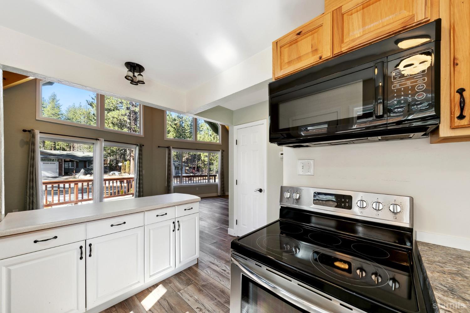 South Lake Tahoe, California 96150, United States, 3 Bedrooms Bedrooms, ,2 BathroomsBathrooms,Residential,Active,96934