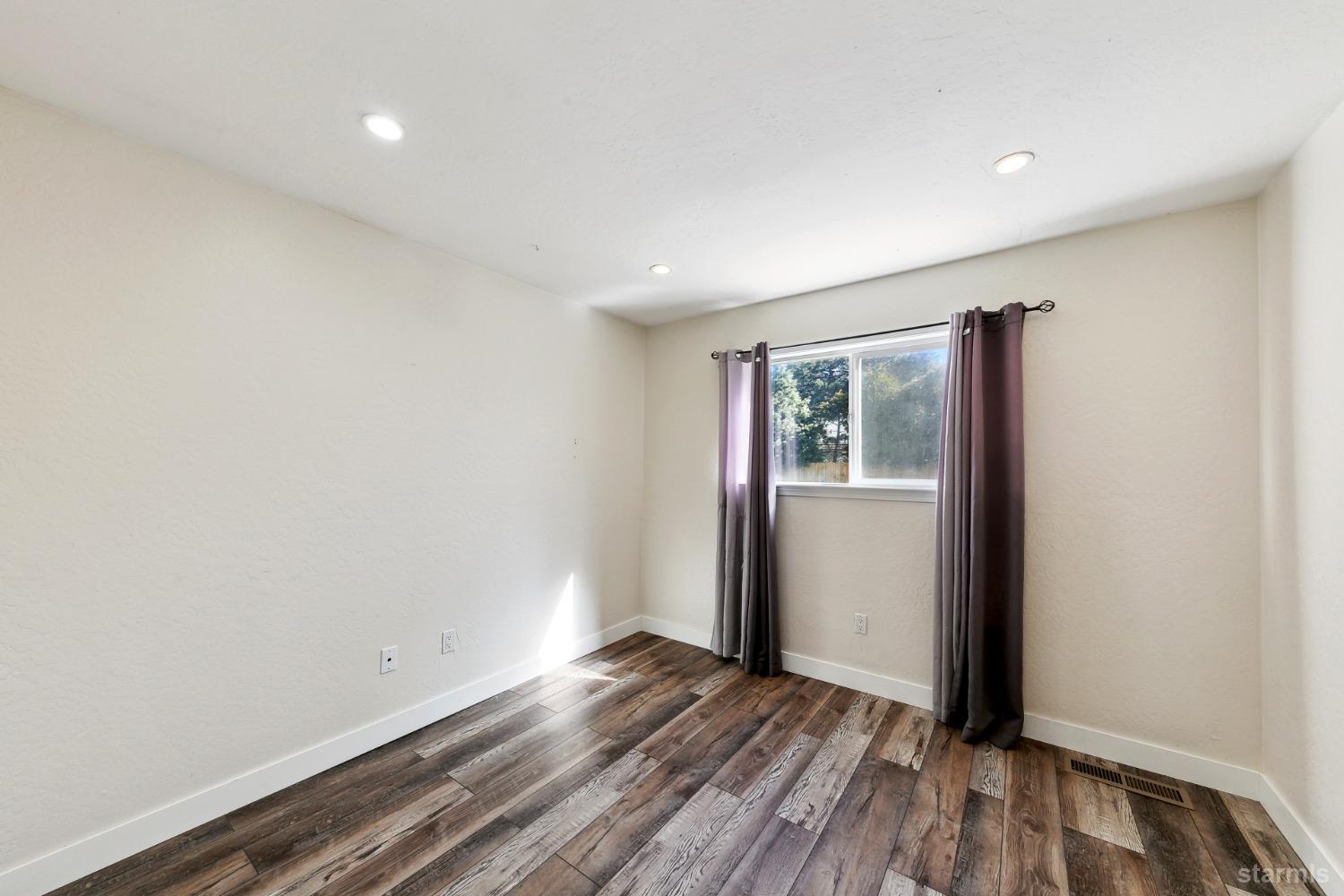 South Lake Tahoe, California 96150, United States, 3 Bedrooms Bedrooms, ,2 BathroomsBathrooms,Residential,Active,96934