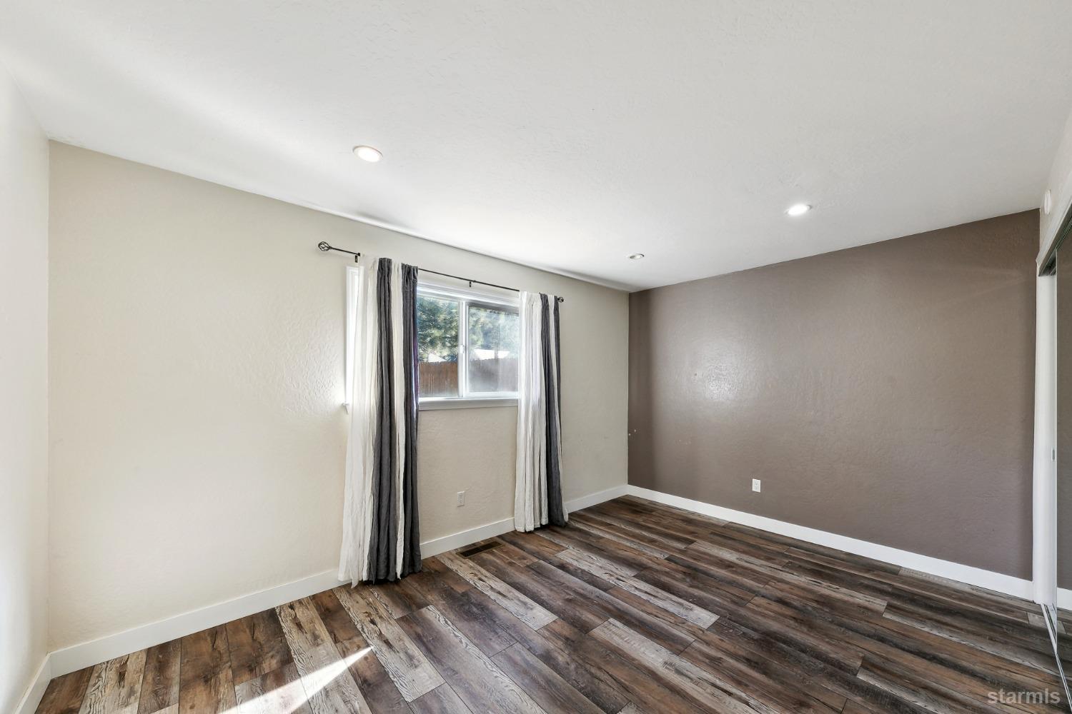 South Lake Tahoe, California 96150, United States, 3 Bedrooms Bedrooms, ,2 BathroomsBathrooms,Residential,Active,96934