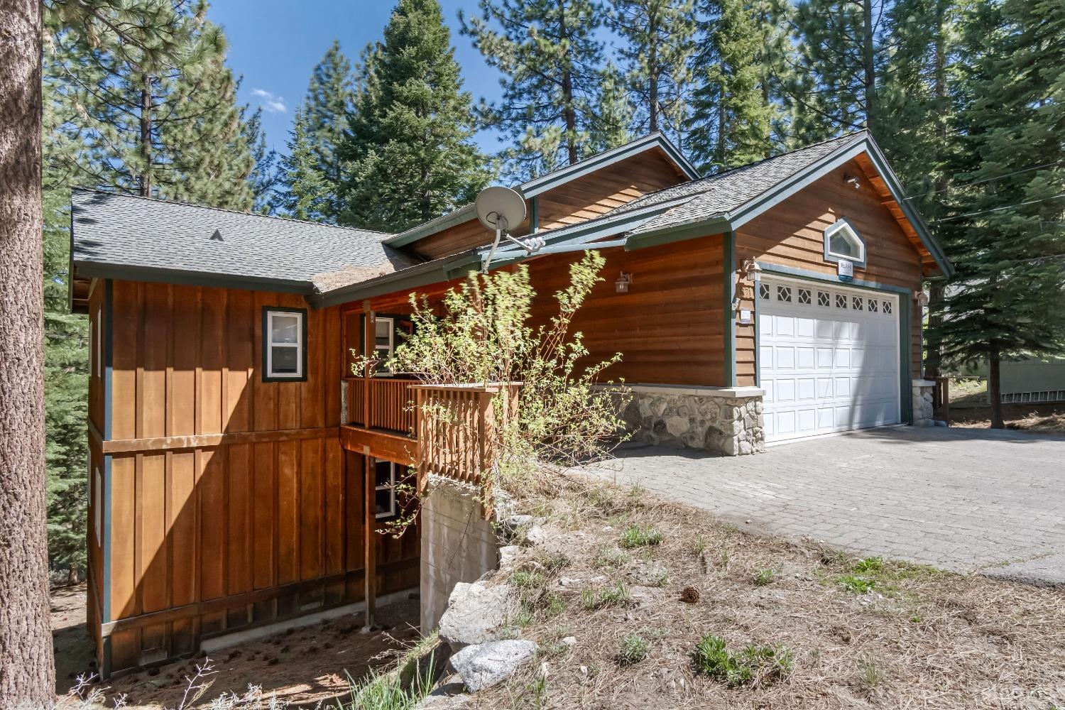 1671 Crystal Air Drive