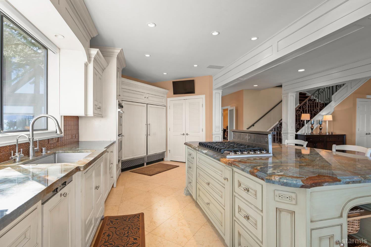 South Lake Tahoe, California 96150, United States, 7 Bedrooms Bedrooms, ,5 BathroomsBathrooms,Residential,Active,200999