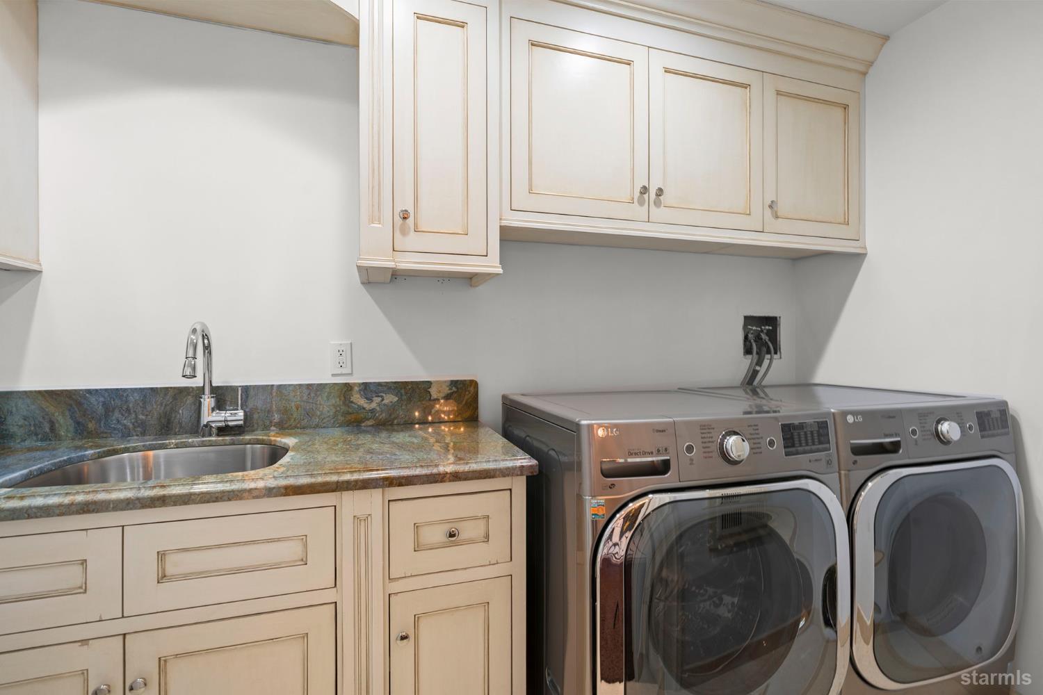 South Lake Tahoe, California 96150, United States, 7 Bedrooms Bedrooms, ,5 BathroomsBathrooms,Residential,Active,200999