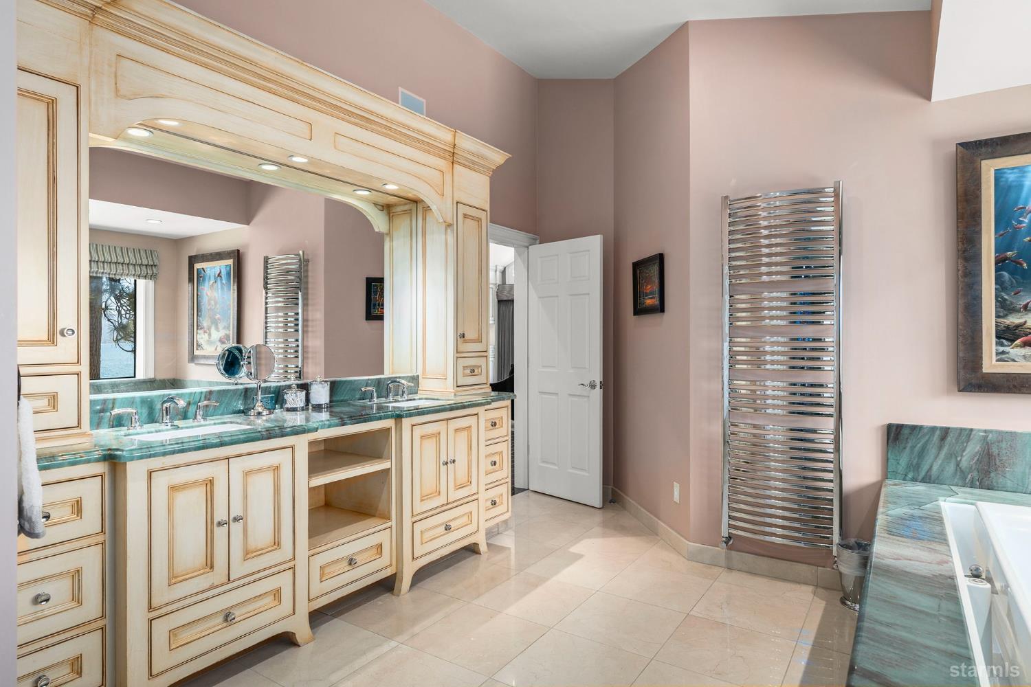 South Lake Tahoe, California 96150, United States, 7 Bedrooms Bedrooms, ,5 BathroomsBathrooms,Residential,Active,200999