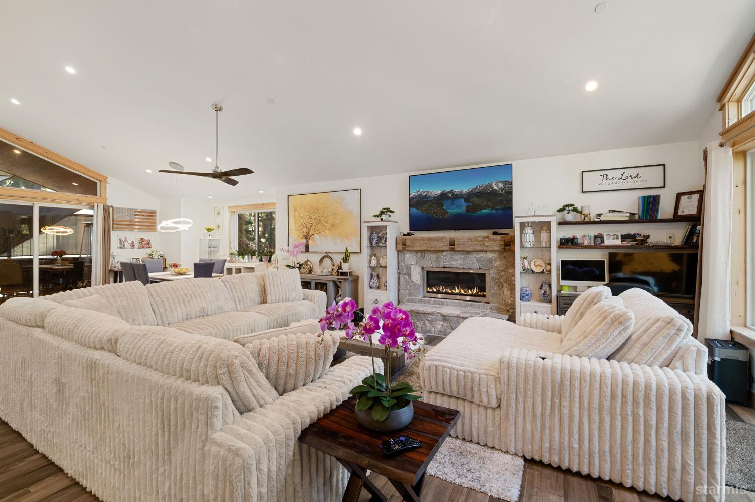 1674 Maiden Hair Court