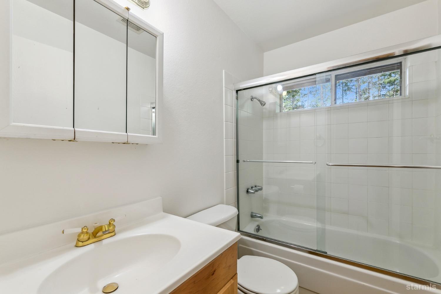 South Lake Tahoe, California 96150, United States, 3 Bedrooms Bedrooms, ,2 BathroomsBathrooms,Residential,Pending,112519