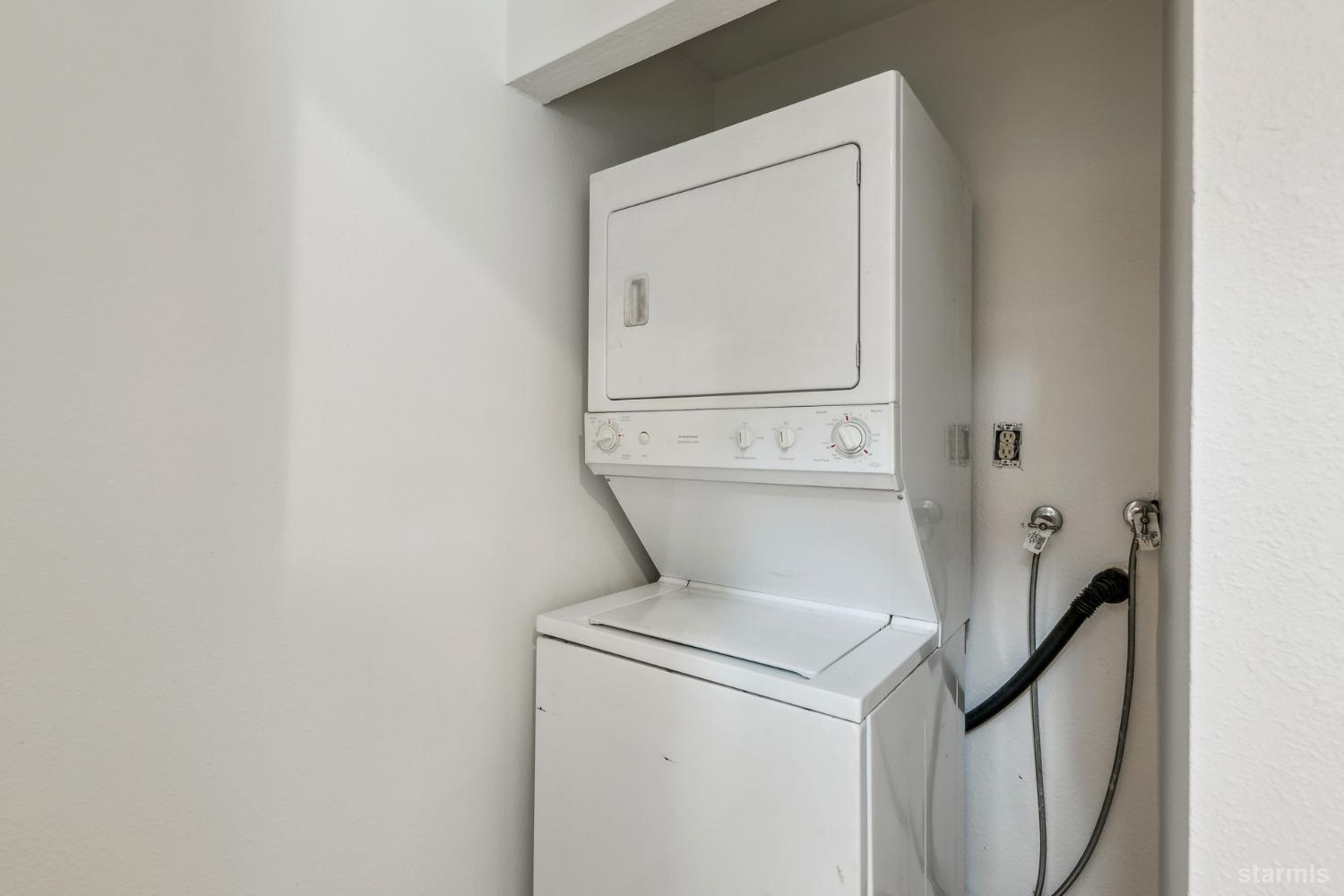 South Lake Tahoe, California 96150, United States, 3 Bedrooms Bedrooms, ,2 BathroomsBathrooms,Residential,Pending,112519